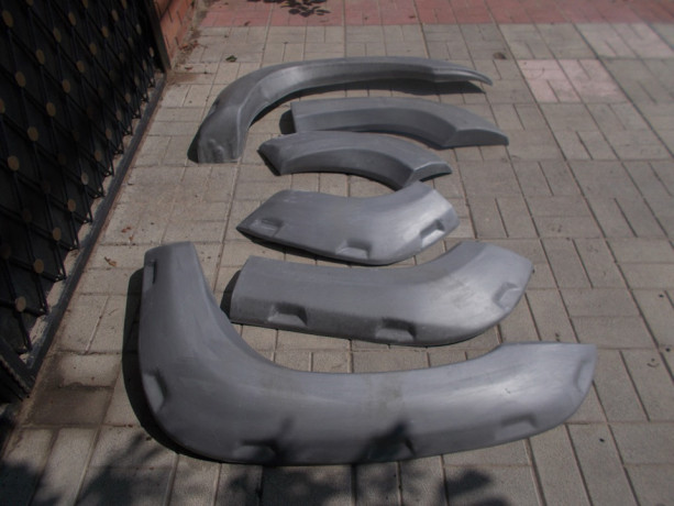 Силовые расширители арок стеклопластиковые на Toyota Land Cruiser 100 (11кг) купить недорого с доставкой в Томск